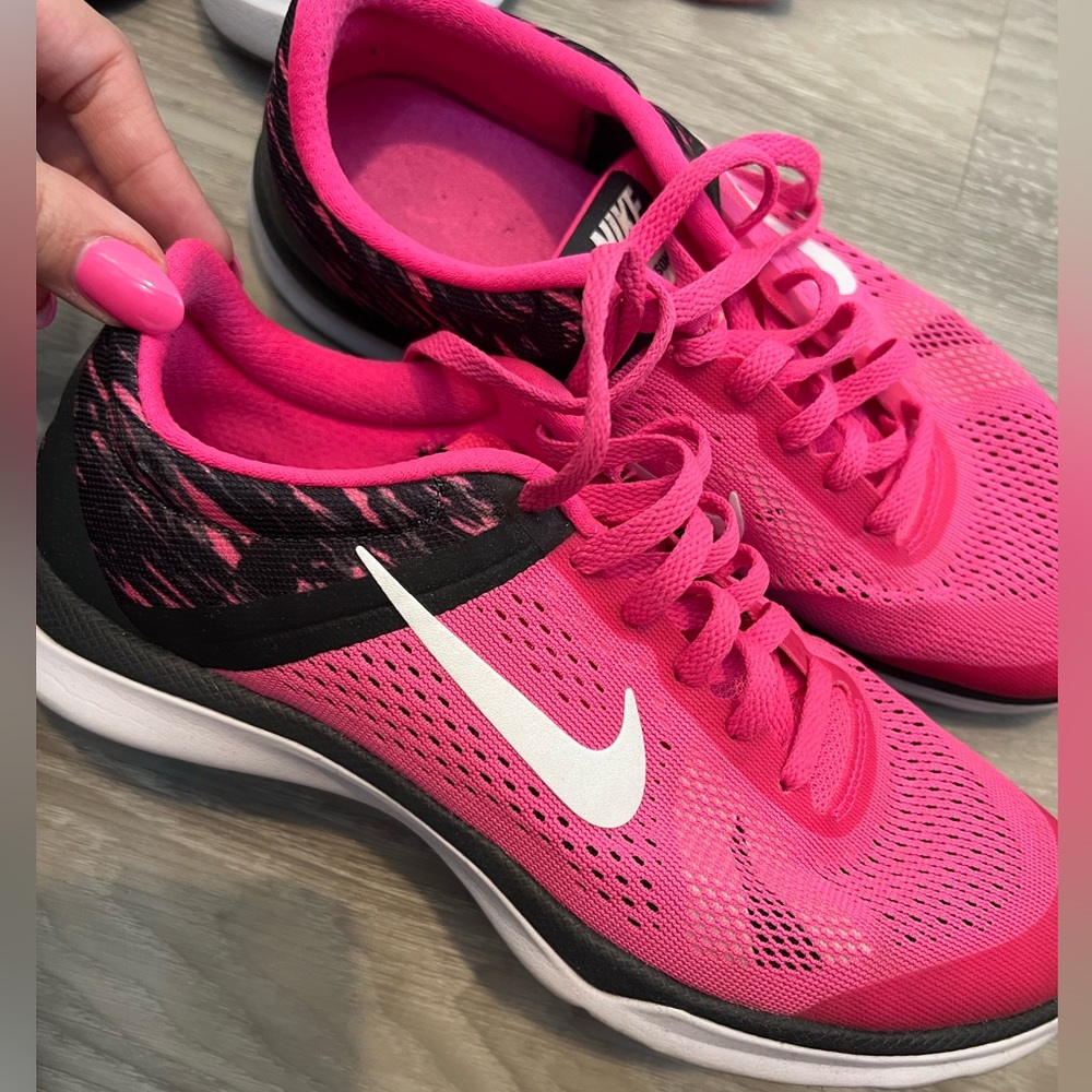 Nike size 7 pink